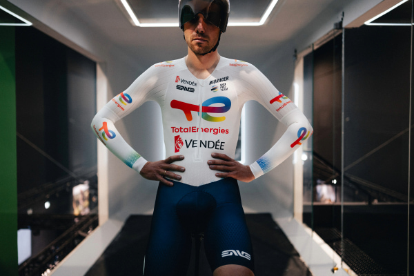 BIORACERがラグランを採用する理由｜空力安定・許容幅・長時間快適
