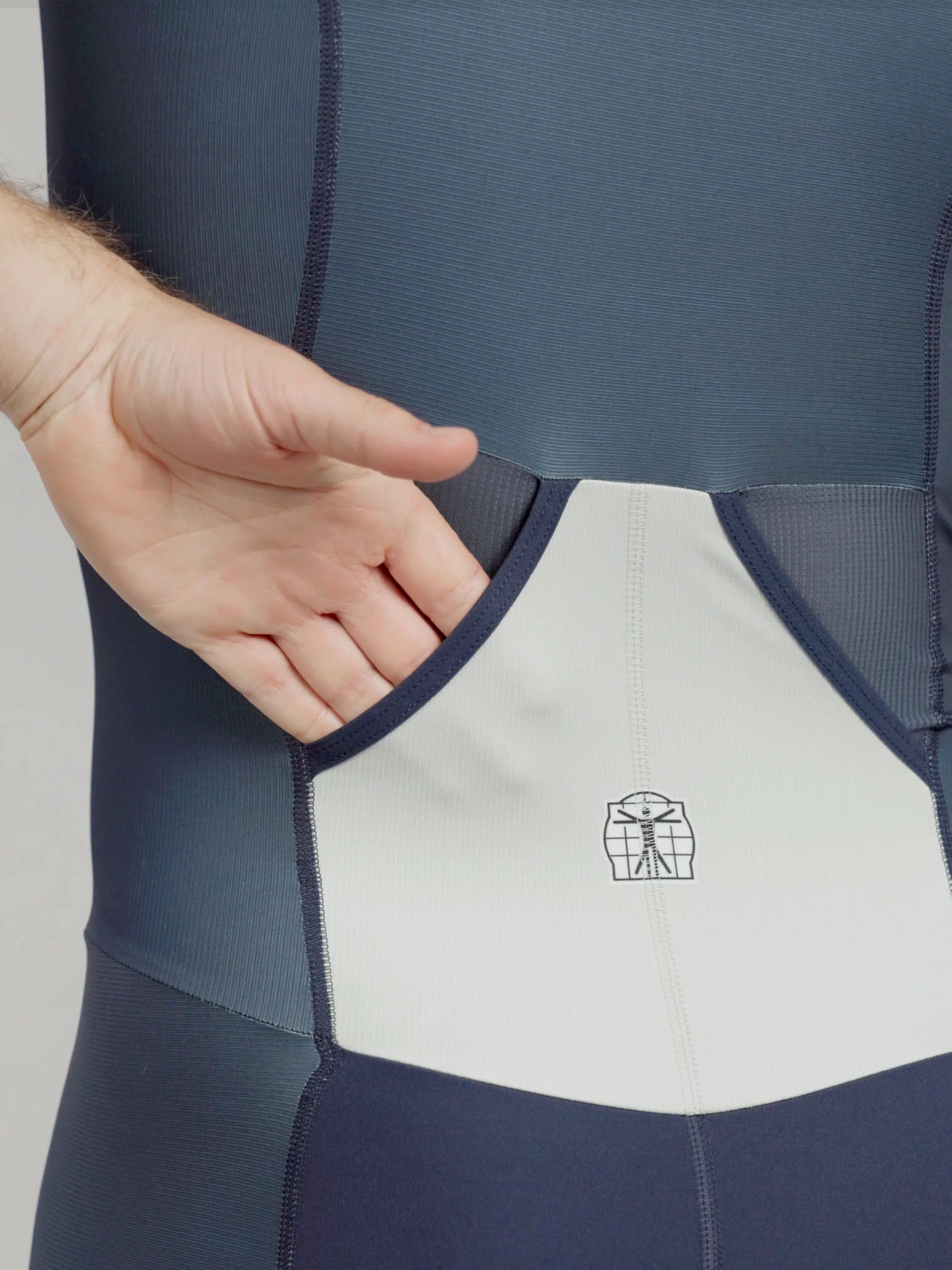2 Open Back Pockets ── バックポケット